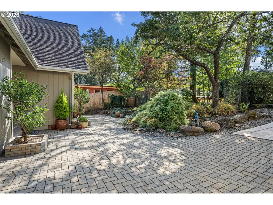 85 W 35th Pl, Eugene, OR 97405 - #2