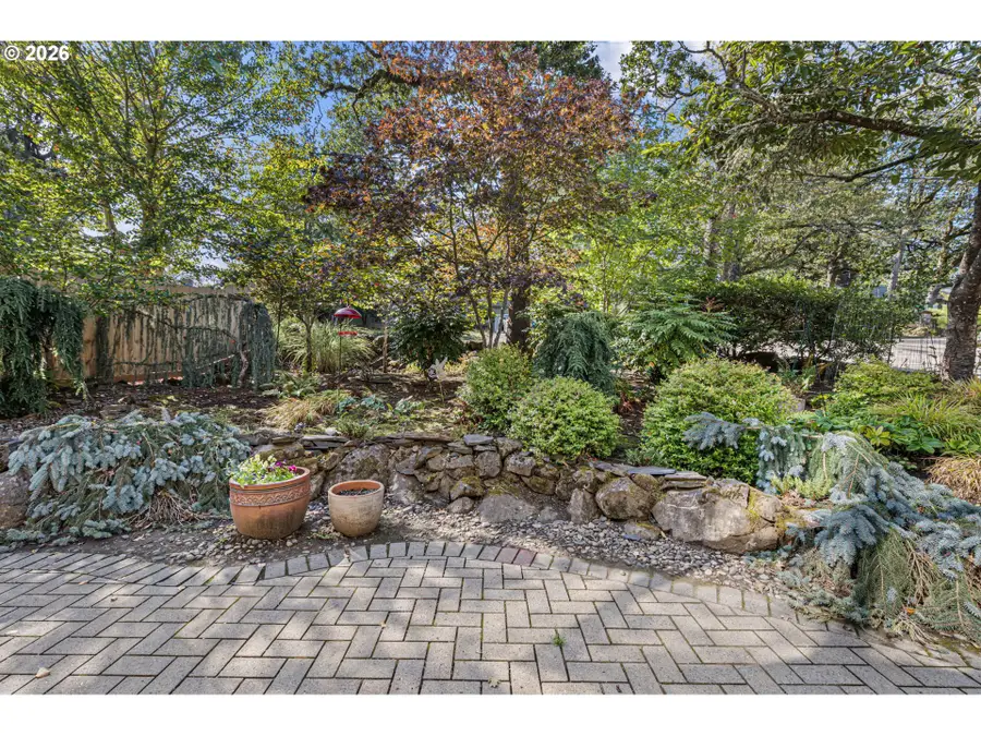 85 W 35th Pl, Eugene, OR 97405 - #3