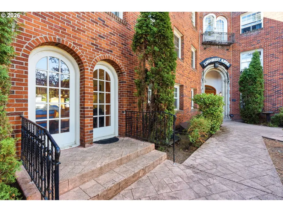 711 NE Randall Ave #105, Portland, OR 97232 - #2