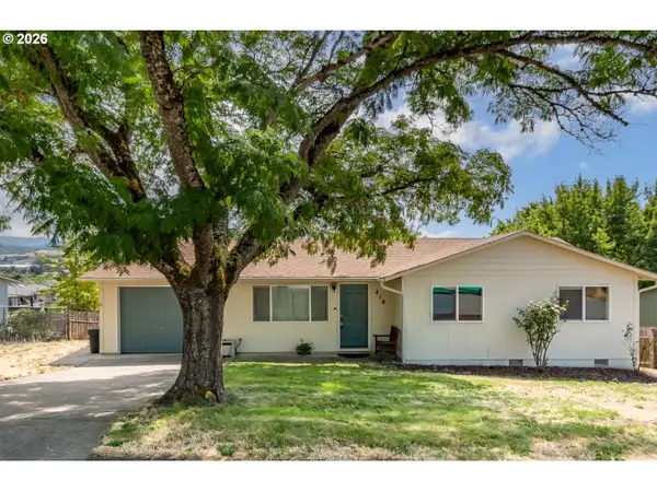 416 Corona Loop Rd, Roseburg, OR 97471