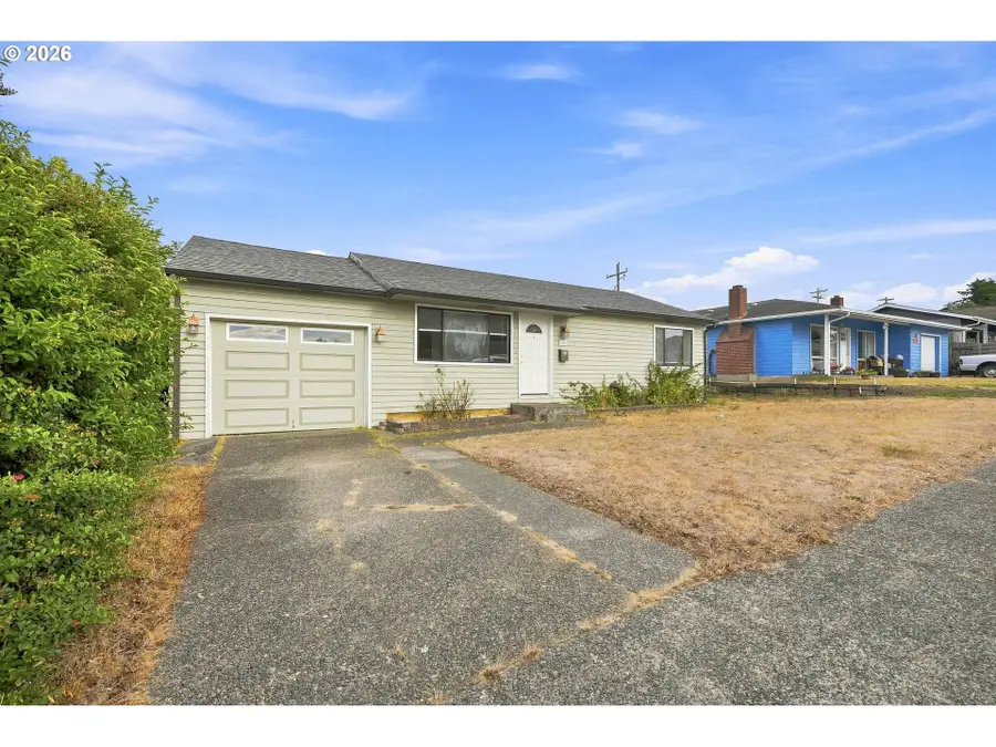 1955 Johnson St, North Bend, OR 97459 - #2