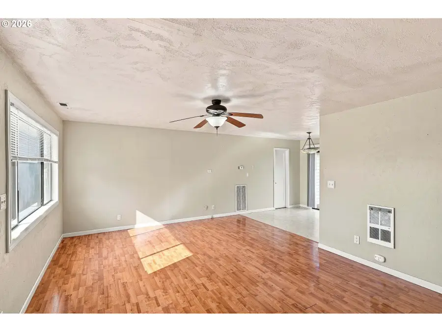 1955 Johnson St, North Bend, OR 97459 - #3