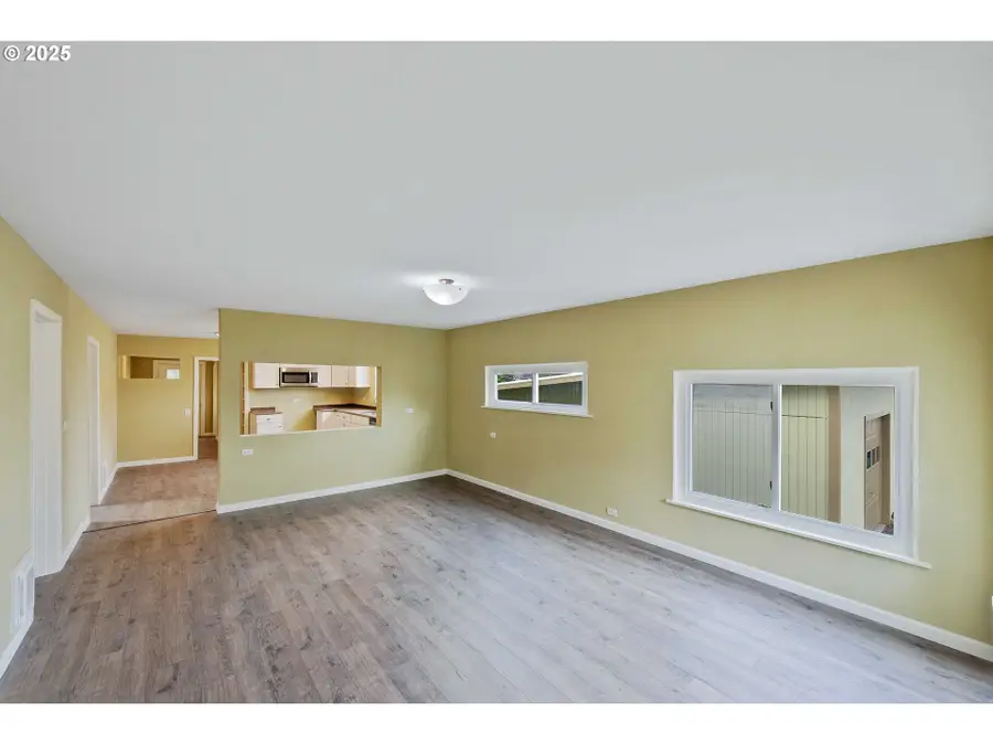 2136 Hamilton St, North Bend, OR 97459 - Image #2