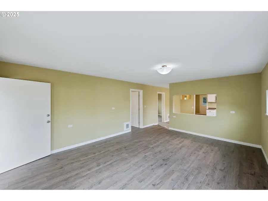 2136 Hamilton St, North Bend, OR 97459 - Image #3