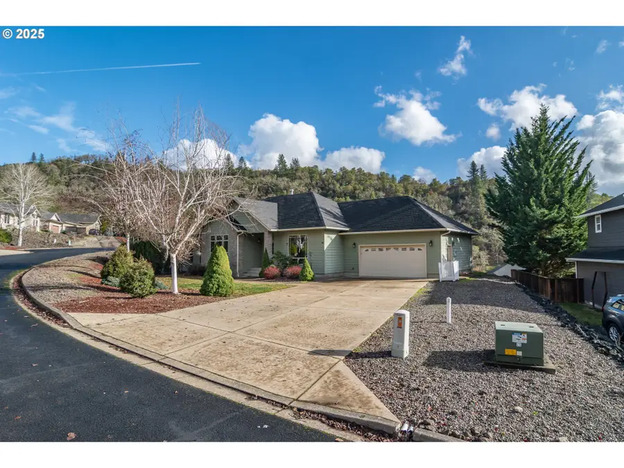 1737 NE Shale Ct, Roseburg, OR 97470 - Image #2