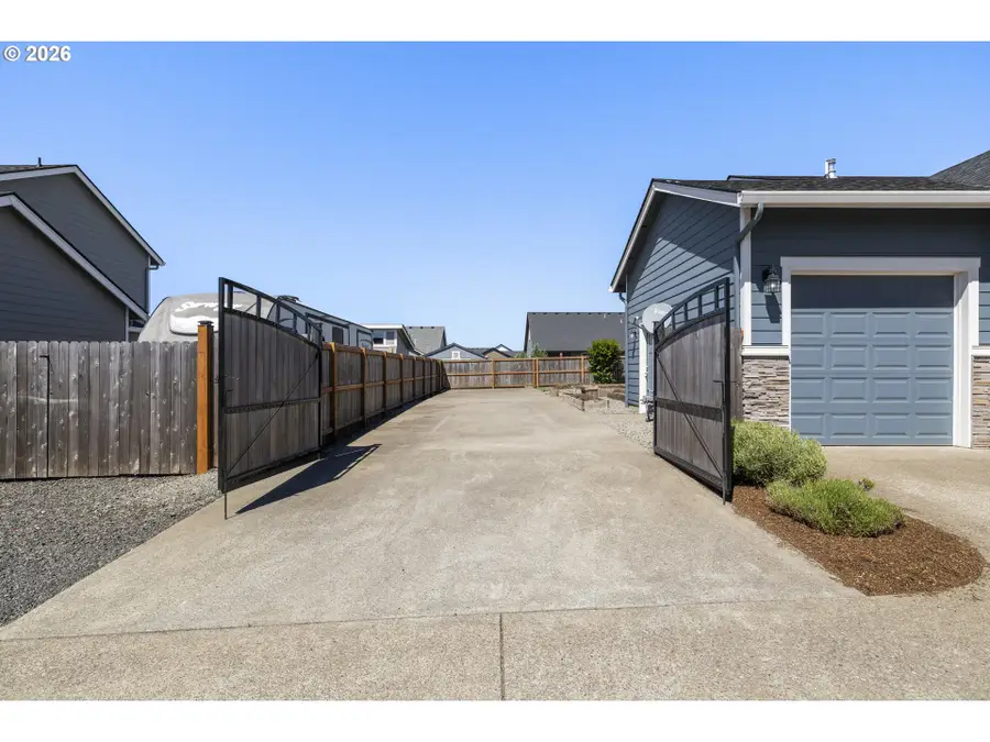405 NE Berry St, Sublimity, OR 97385 - #3