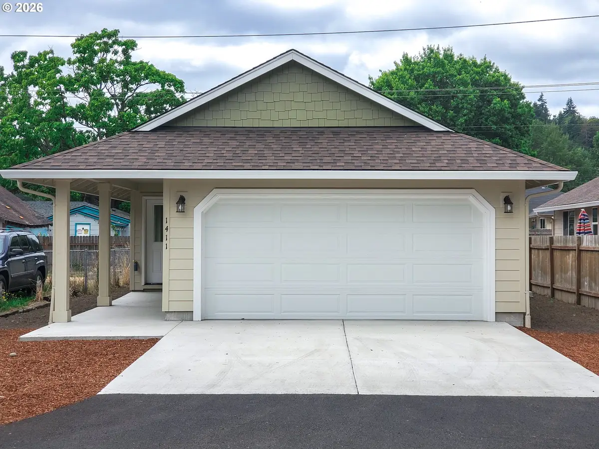 206 Douglas St, Longview, WA 98632 - #1