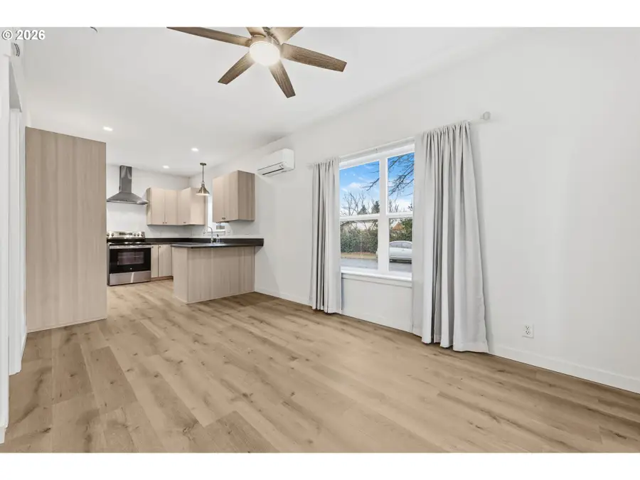 5592 Burnett Ave #A, Eugene, OR 97402 - #3