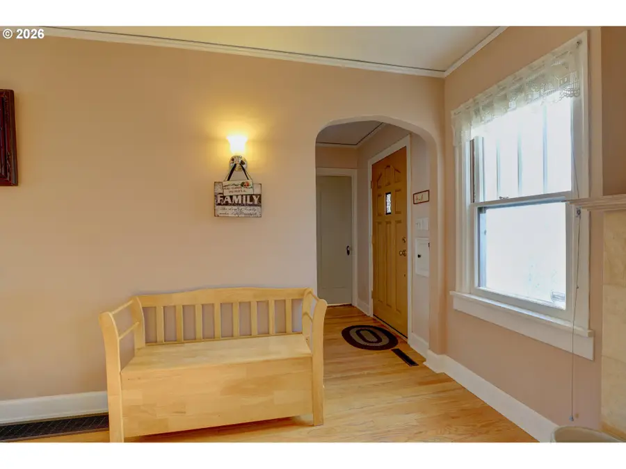 1125 E 8th St, The Dalles, OR 97058 - Image #2