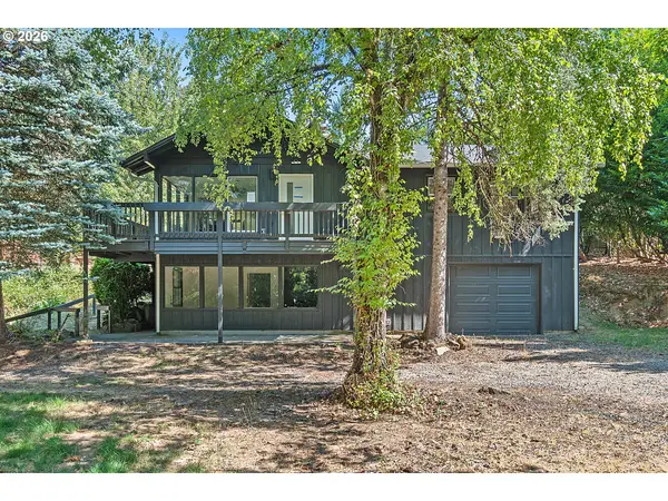 9637 SW Spring Crest Dr, Portland, OR 97225
