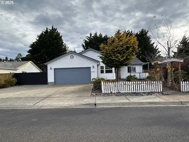 3932 Spruce St, Florence, OR 97439 - Image #1