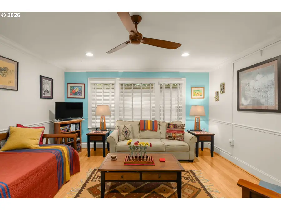 2076 NW Johnson St #103, Portland, OR 97209 - #2