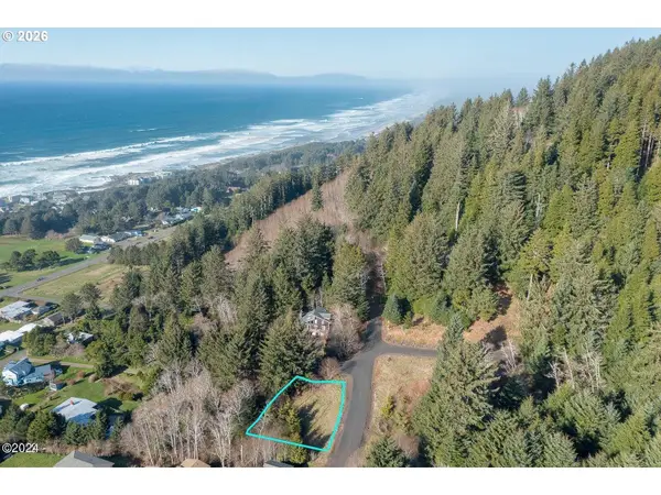212 Chief Albert Dr, Yachats, OR 97498