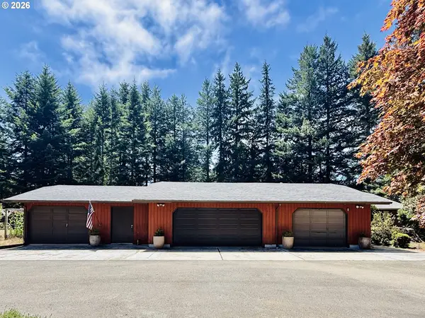 19056 Pacific Crest Dr, Brookings, OR 97415