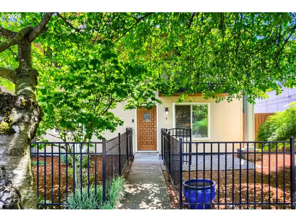 4830 SE Stark St #5, Portland, OR 97215