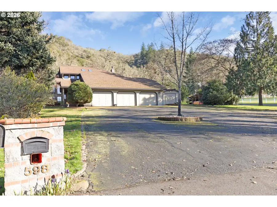 598 Winter Creek Ln, Roseburg, OR 97471 - #2