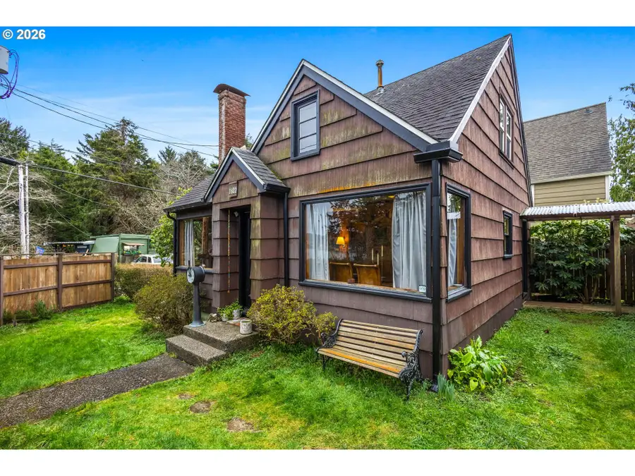 1822 SE 2nd St, Lincoln City, OR 97367 - #2