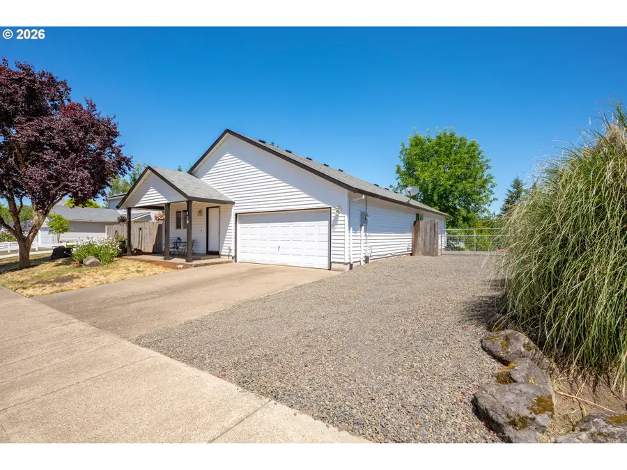 420 E Washington St, Carlton, OR 97111 - #3