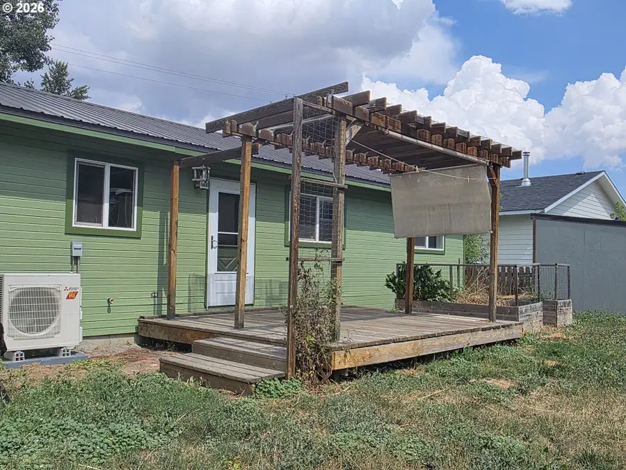 406 W Greenwood St, Enterprise, OR 97828 - #2