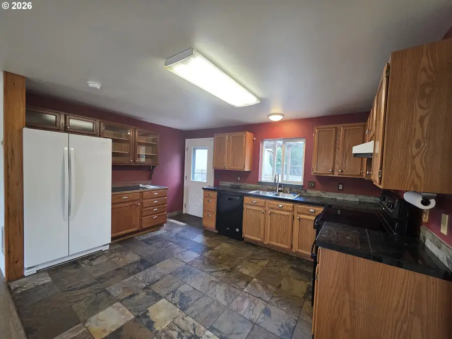 406 W Greenwood St, Enterprise, OR 97828 - #3