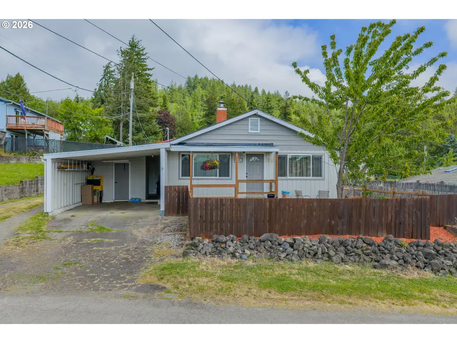1543 19th St, Myrtle Point, OR 97458 - #2