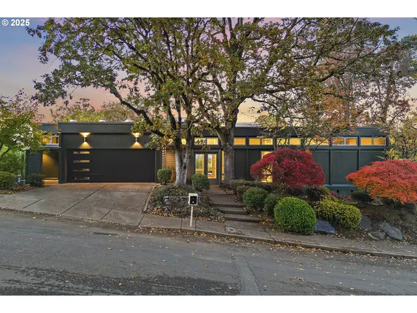 925 Holiday Ct S, Salem, OR 97302