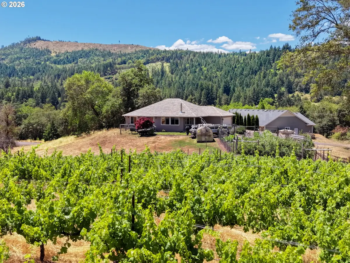 3721 Colonial Rd, Roseburg, OR 97471 - #1