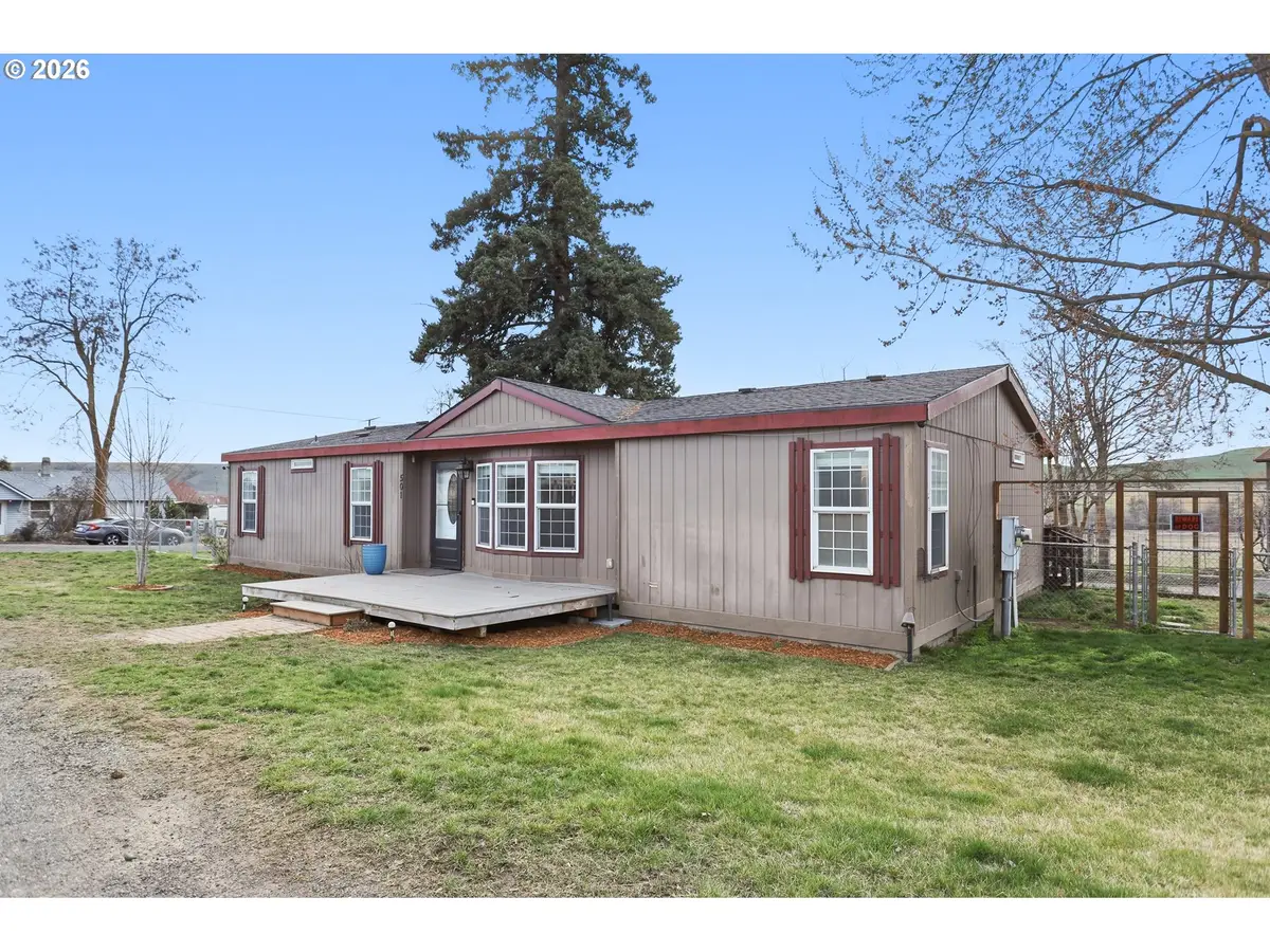 501 NW 3rd St, Dufur, OR 97021 - #1