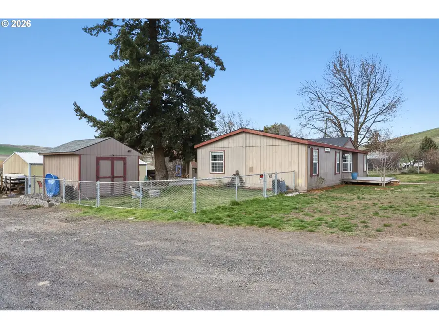 501 NW 3rd St, Dufur, OR 97021 - #3