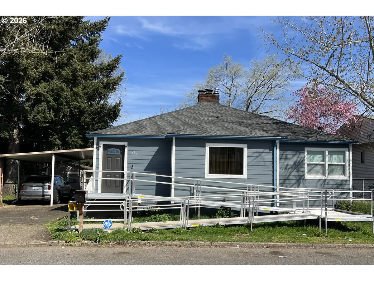 12101 SE Lincoln St, Portland, OR 97216 - #1