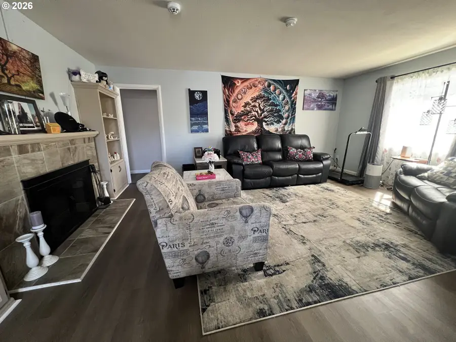 12101 SE Lincoln St, Portland, OR 97216 - #2