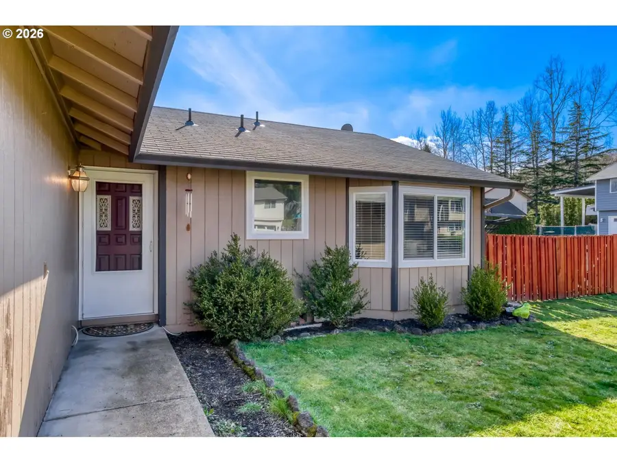 230 SW 22nd St, Troutdale, OR 97060 - #3