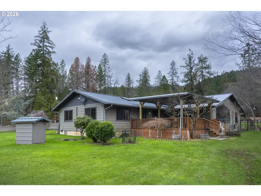 215 Kennaday Ln, Idleyld Park, OR 97447 - Image #2