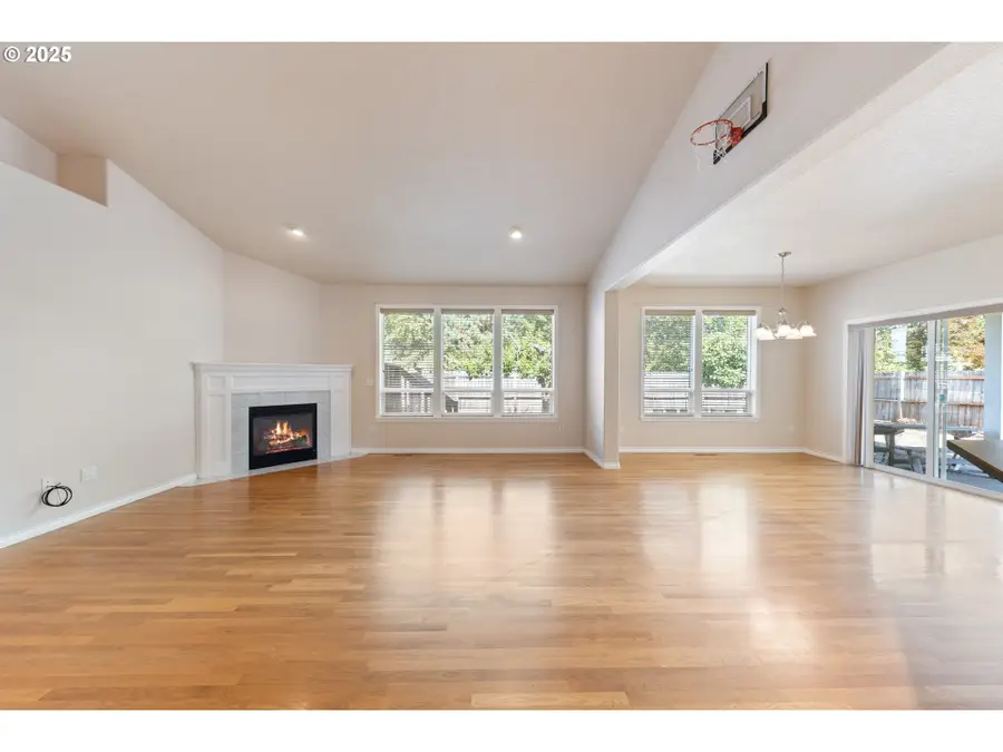 1368 SE Barberry Ave, Dallas, OR 97338 - Image #3