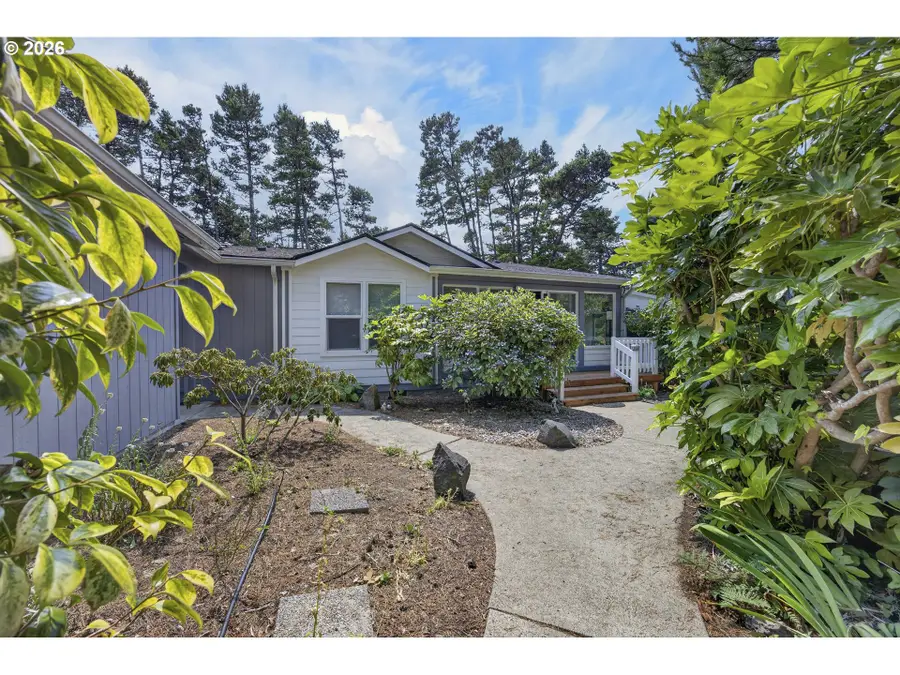4895 Seapine Dr, Florence, OR 97439 - #2
