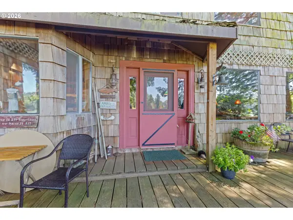 3734 S Tenmile Lake, Lakeside, OR 97449