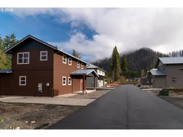 51685 Rose St, BlueRiver, OR 97413