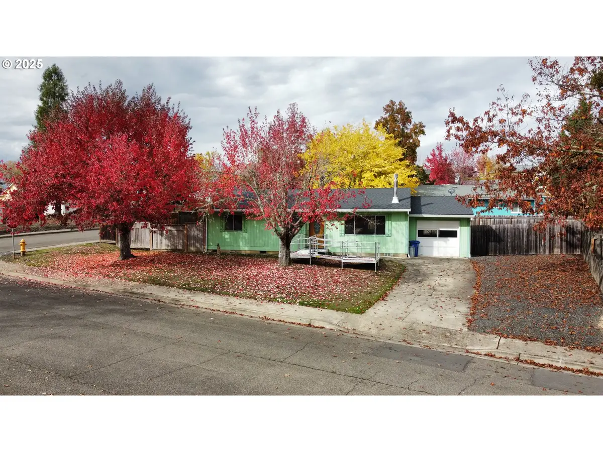 841 NW Lori St, Winston, OR 97496 - Image #1