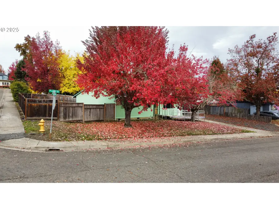 841 NW Lori St, Winston, OR 97496 - Image #2