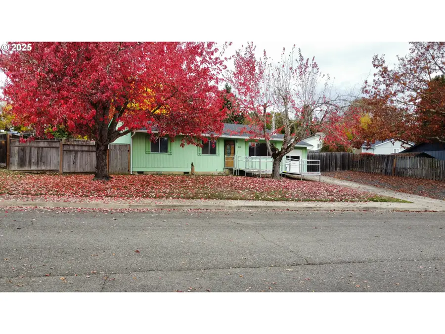 841 NW Lori St, Winston, OR 97496 - Image #3