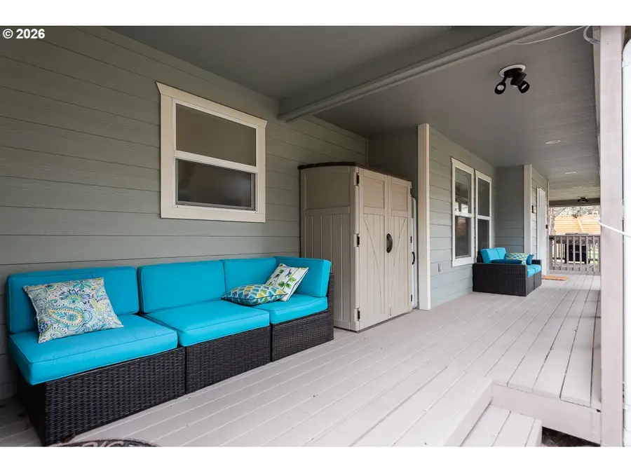 905 SW Burns Ln, Madras, OR 97741 - #3