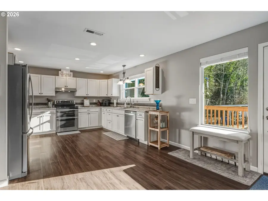 800 N 23rd Ave, Kelso, WA 98626 - #3