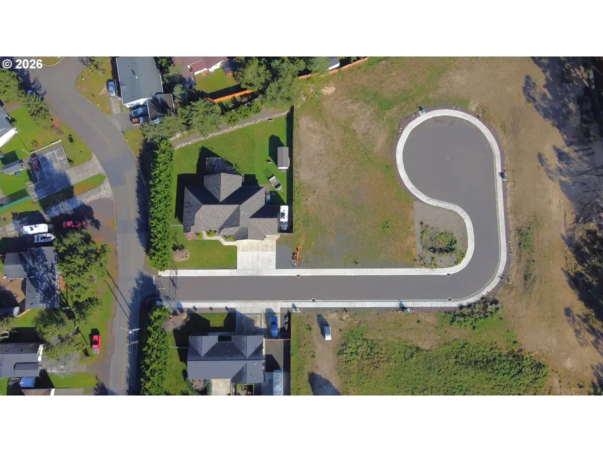 1090 Park Pl, Coos Bay, OR 97420 - Image #1