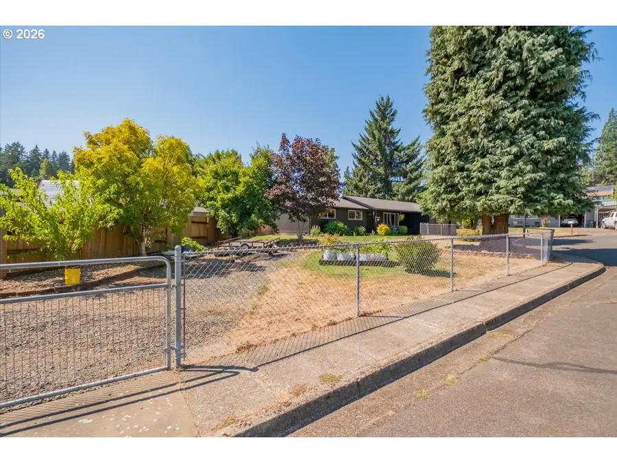 350 W Pine St, Sweet Home, OR 97386 - #3