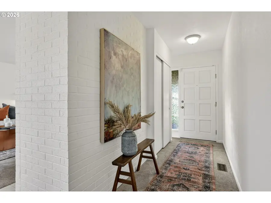 45 Condolea Ct, Lake Oswego, OR 97035 - Image #2