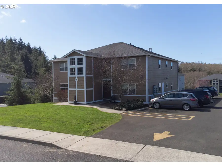 2047 SE Huckleberry Ave, Warrenton, OR 97146 - #3