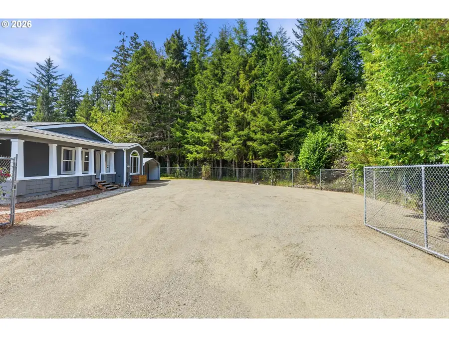 67752 Beaver Loop Rd, North Bayside, OR 97459 - #3