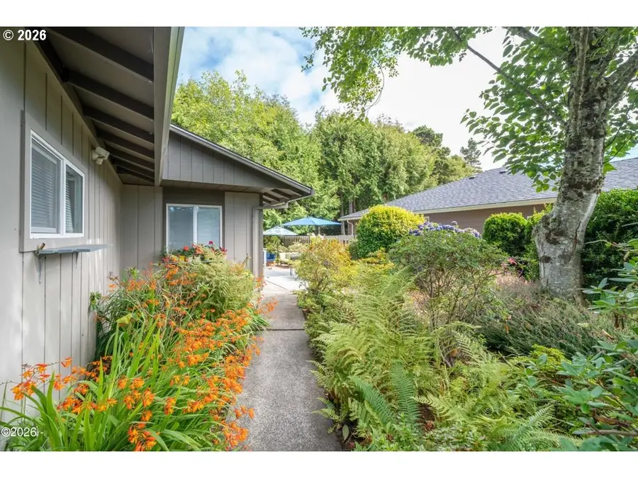 5540 Palisades Dr, Lincoln Beach, OR 97367 - #2