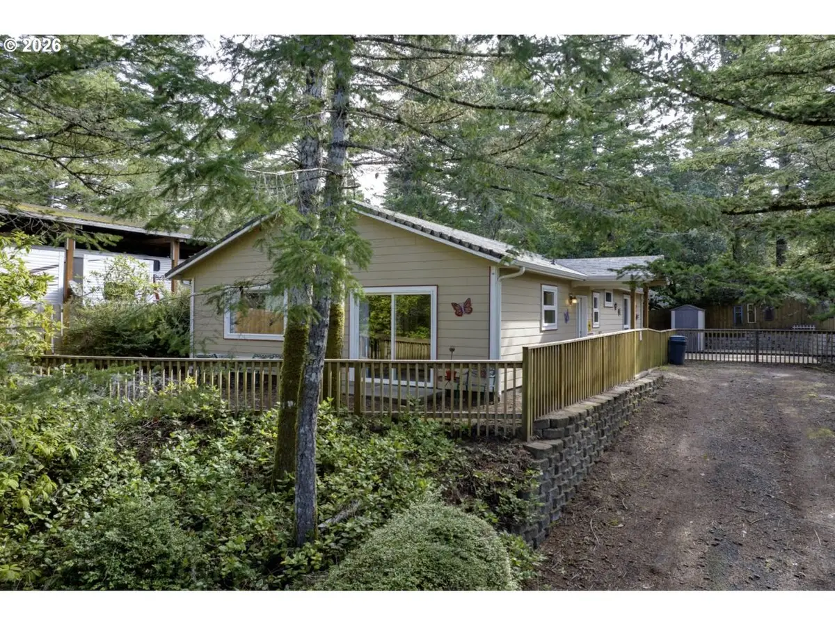 32 Easy St, Florence, OR 97439 - #1