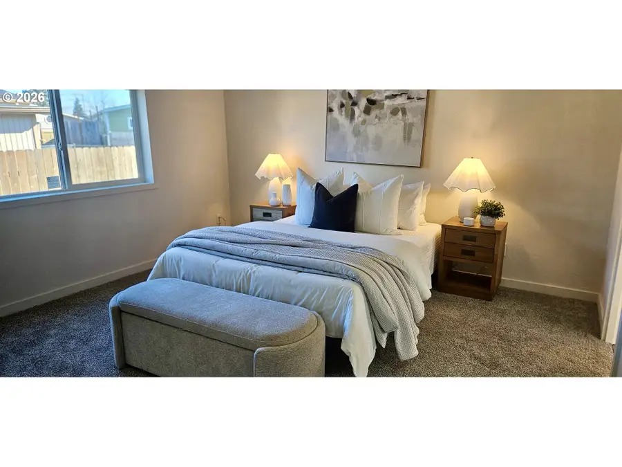 451 Lochaven Ave, Springfield, OR 97477 - #3